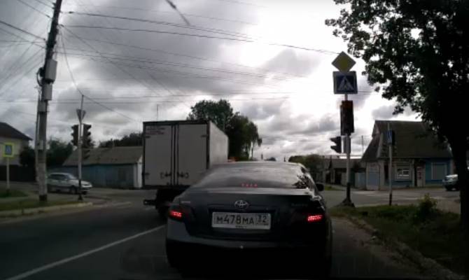 В Новозыбкове водитель легковушки сбил женщину и скрылся
