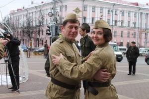 В Брянске станцевали вальс в честь Победы в Сталинградской битве