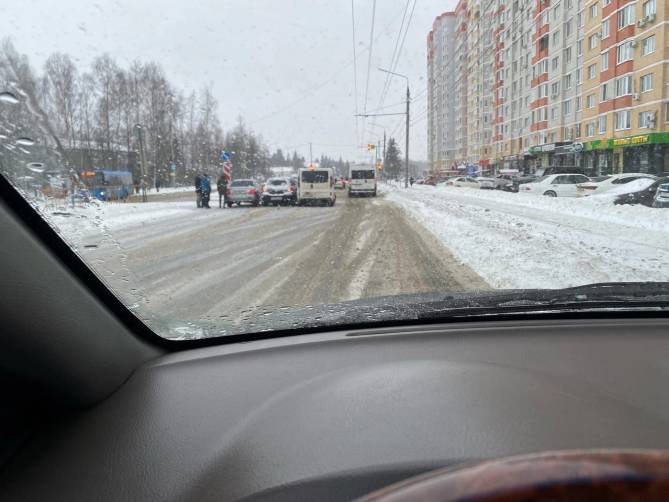 В Брянске на проспекте Станке Димитрова произошло ДТП