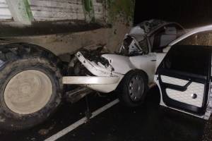 На брянской трассе в жутком ДТП с трактором погиб 30-летний мужчина
