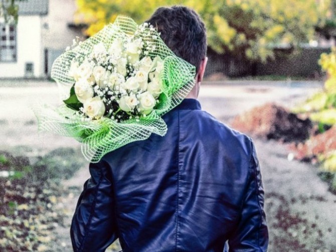 В Брянске у невесты в кафе украли цветы