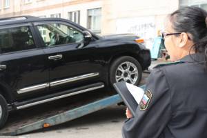 В Севске после ареста Toyota Land Cruiser предприятие выплатило долги бывшему работнику