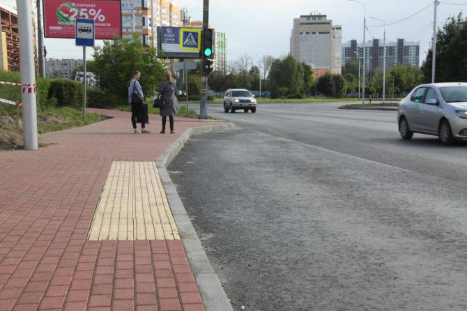 В Брянске идёт строительство новых тротуаров