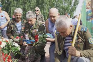 В День ВДВ в Брянске почтили память погибших десантников