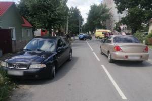 В Брянске пенсионерка на Skoda сломала руку из-за не уступившего дорогу водителя