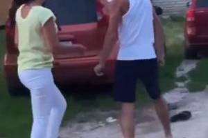 В брянской деревне Добрунь сняли на видео схватку пьяного мужчины с женщинами