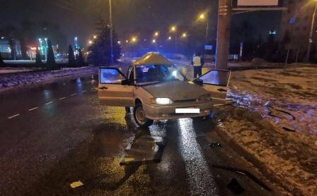 В Брянске пьяный водитель протаранил столб