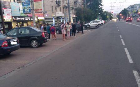 В Брянске у остановки «Почта» внедорожник сбил женщину