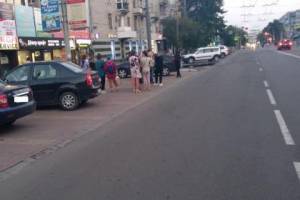 В Брянске у остановки «Почта» внедорожник сбил женщину