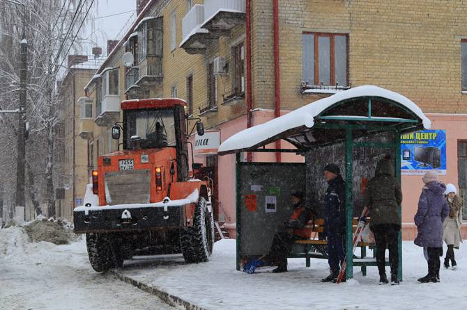 В Брянске снегопад заставил закупить технику для расчистки тротуаров