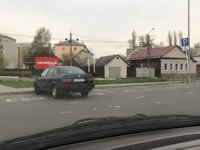 В Новозыбкове сняли на фото припарковавшегося «инвалида»