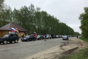 В Новозыбкове организаторов автопробега удивила быстрота переобувания чиновников в воздухе