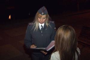 В Брянске на набережной поймали 16-летнюю нарушительницу комендантского часа