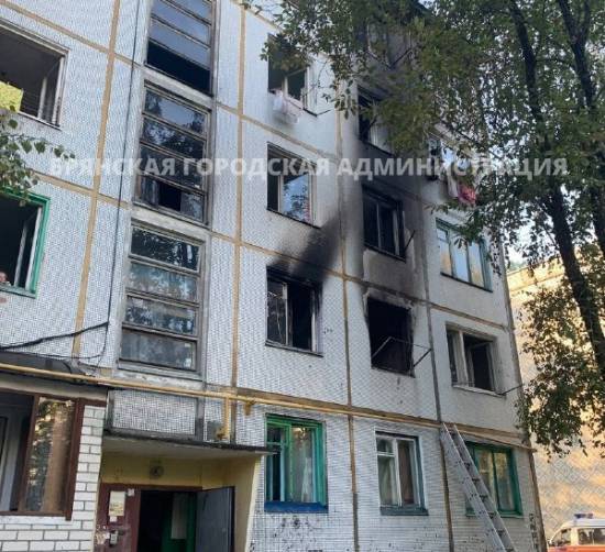 В Брянске при пожаре в общежитии на Камовольном пострадали двое человек