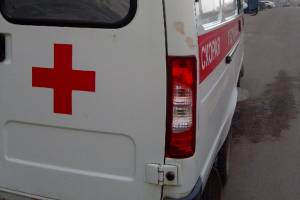 На брянской трассе водитель легковушки врезался в микроавтобус и покалечился