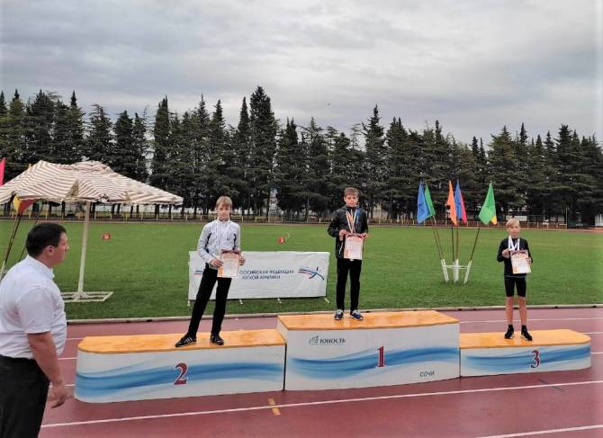 Юный брянец взял «серебро» на соревнованиях по легкой атлетике в Сочи