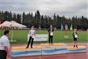Юный брянец взял «серебро» на соревнованиях по легкой атлетике в Сочи