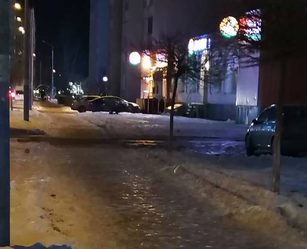В Брянске тротуары превратились в опасный каток