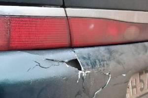 В Жуковском районе пьяный мужчина разбил автомобиль из-за неправильной парковки