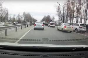 В Супонево засняли на видео лихача на Audi