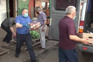 В Брянске торгующие на рынке азербайджанцы пожаловались на низкие доходы