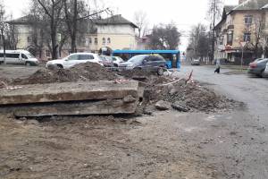 В Брянске рабочие изуродовали двор на улице Ульянова