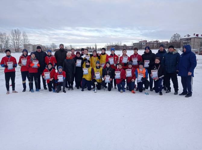 В Брянске турнир по мини-футболу на снегу выиграла школа №46