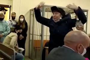 Бывшая брянская активистка НОД устроила цирк в суде