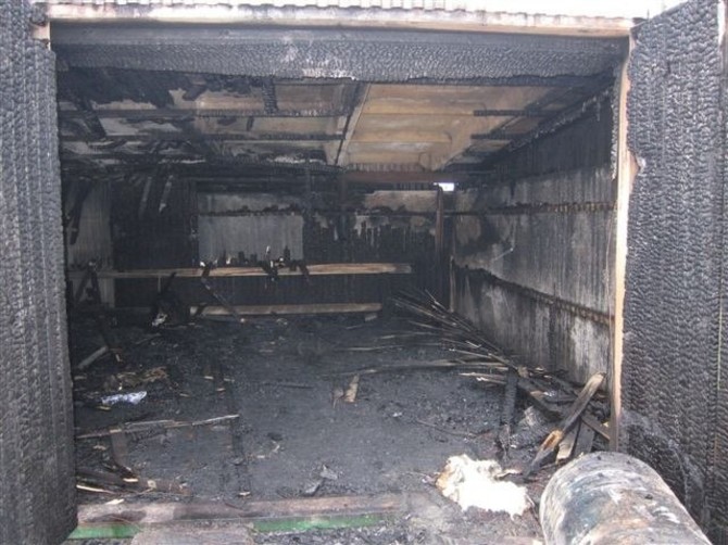 В поселке Свень под Брянском сгорел гараж