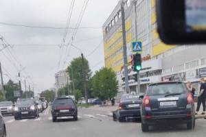 В Брянске водитель такси Uber устроил ДТП возле «Мельницы»