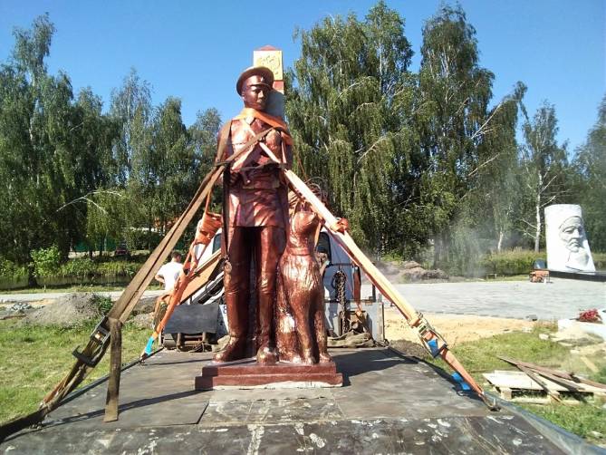 В Новозыбкове парень украл стройматериалы при установке памятника пограничникам