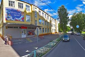 В Брянске запретят стоянку машин у школы №3