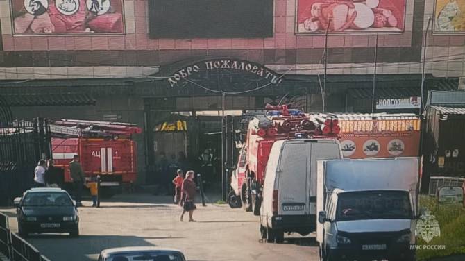 Во время пожара в павильоне на Центральном рынке обошлось без пострадавших