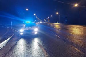 Ночью на брянской трассе поймали пьяного водителя ВАЗ без прав
