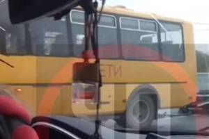 Под Выгоничами столкнулись школьный автобус и легковушка