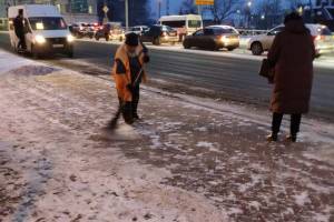 В Бежицком районе Брянска более 100 человек покалечились на обледенелых тротуарах