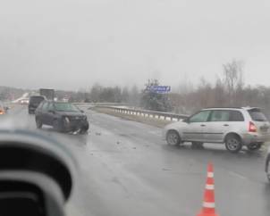 Под Брянском столкнулись две легковушки