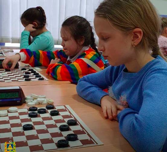 В Брянской области стартовал турнир по стоклеточным шашкам