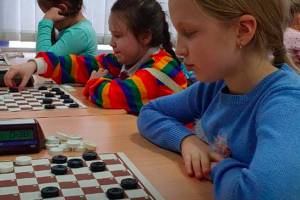 В Брянской области стартовал турнир по стоклеточным шашкам