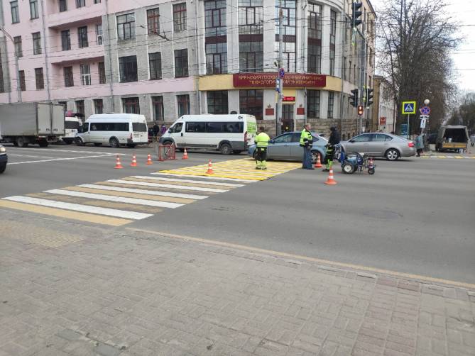 В Брянске обновили дорожную разметку на проспекте Ленина