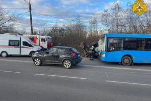 В Брянске ДТП с автобусом и трактором обошлось без пострадавших