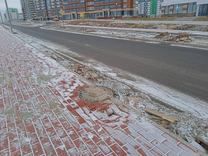 В Брянске на новой дороге по улице Олега Визнюка появились провалы