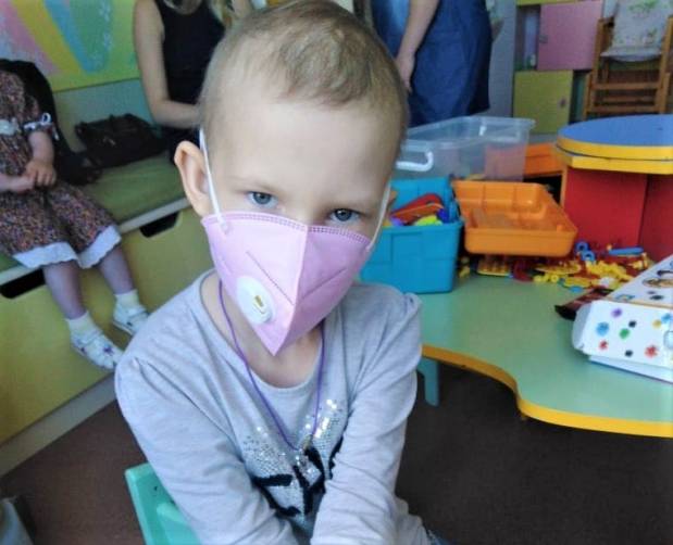 Тяжелобольной девочке из Комаричского района помогли оплатить проезд в больницу