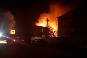 В брянском посёлке Белые Берега ночью сгорели сараи