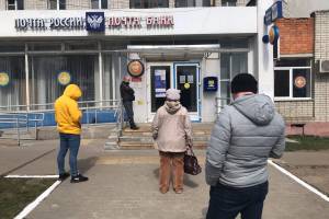 В Брянске сняли на фото очередь на Почте