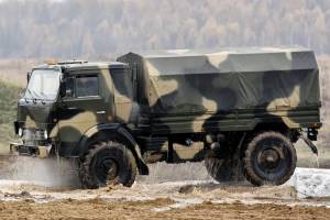 В Климовском районе трое военных на КАМАЗе подорвались на мине