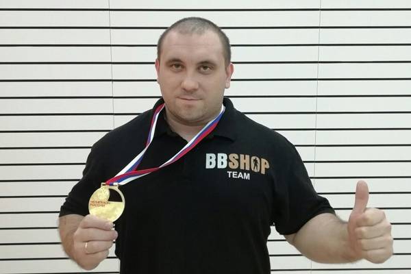 Брянский пауэрлифтер завоевал золотую медаль на кубке России