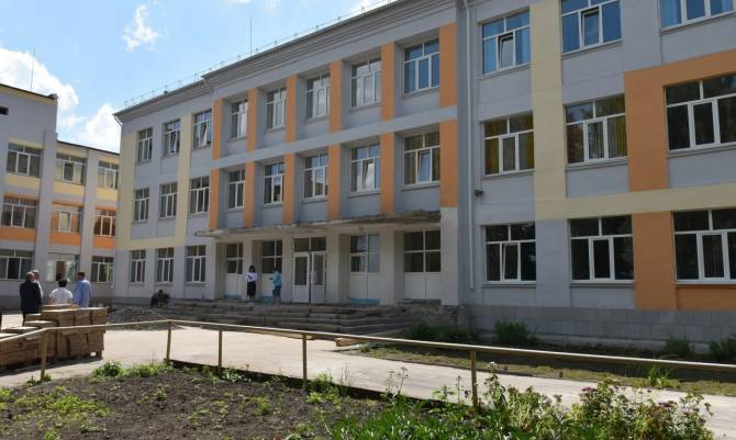 В Севске близится к завершению ремонт школы №2