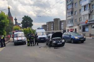 В Брянске на улице Дуки разбились два автомобиля