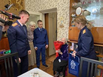 В Брянске следователи и прокуроры помогли вернуть тепло в квартиру 103-летнего ветерана войны